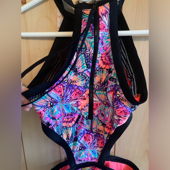 Bodyglove one piece Butterfly Bathingsuit ,high neck zipper back .small - Picture 8 of 14